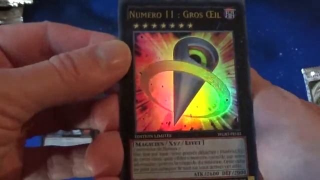 Ouverture du coffret WGRT la guerre des géants recommence ! 10 boosters de 16 cartes Yugioh ! смотреть онлайн
