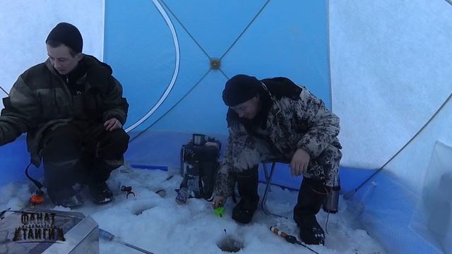 Палатка для зимней рыбалки с печкой.