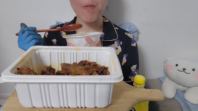 [먹방브이로그] 너가 요즘 핫하다며..?(탕후루/브레드푸딩/돼지꼬리찜/등뼈구이/후토마키/충무김밥)