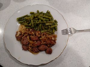 Яйца кабана жареные с луком