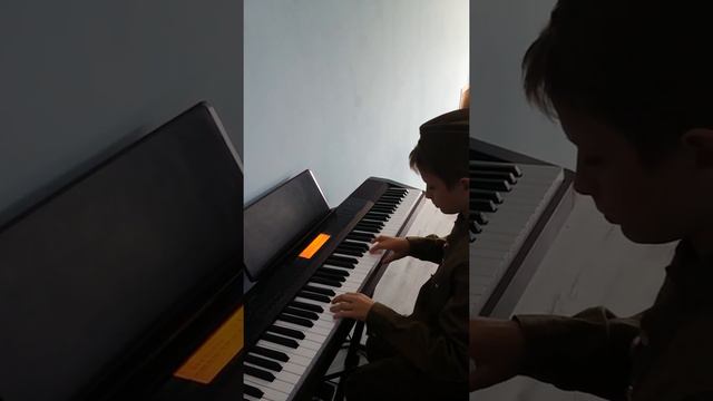 Армейский радиопередатчик))