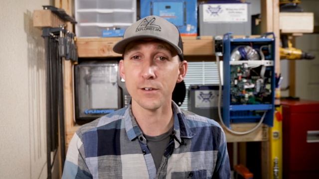 How to Use a Multimeter to Take a Voltage Reading (In Your DIY Camper Electrical Build) смотреть онлайн