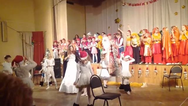 Новогодний Праздник в школе. Коллектив Танцующие созвездие. ГБУ 2129