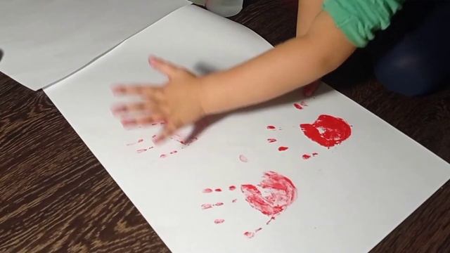 Рисование ладошками для малышей. Картина от Вики. смотреть онлайн