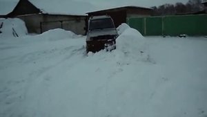 паджеро джуниор с лопатой
