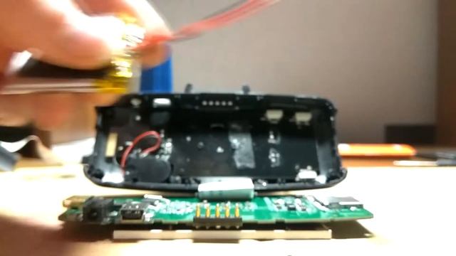 Разбор и замена аккумулятора видео регистратора Telefunken TF-DVR17HD смотреть онлайн