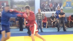 С колена в пах.