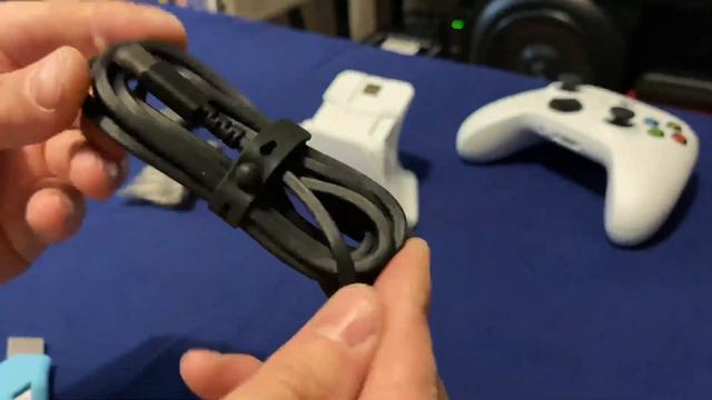 Razer UNIVERSAL QUICK CHARGING STAND for Xbox смотреть онлайн