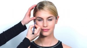 Видео урок: Графический макияж глаз