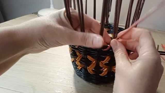 МК. Узор "Галочки" из газетных трубочек. 3 варианта.