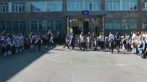 1 сентября 2021 Танец 11 и 1 класа. МБОУ СОШ №3 г Новоалтайск видеограф Владислав Р.