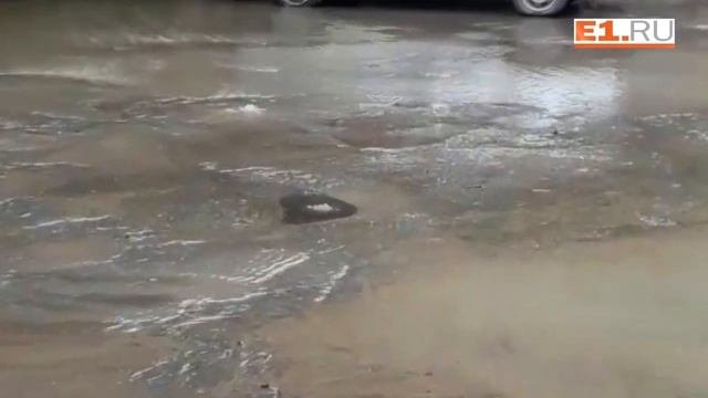 На Шефской прорвало водопровод