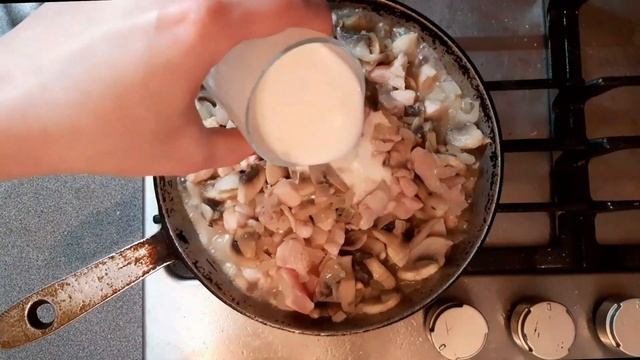 ЖЮЛЬЕН С КУРИЦЕЙ И ГРИБАМИ  Много Сырного жюльена  Жульен