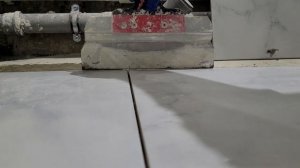 Перекрестия "пошли в пляс".  Что можно сделать? Ошибки при укладке плитки.