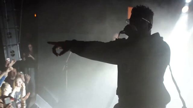 Azizi Gibson - Cruel intention (live in Saint-Petersburg) смотреть онлайн