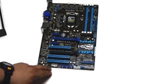 Unboxing Placa de baza Asus P8Z77-V LX