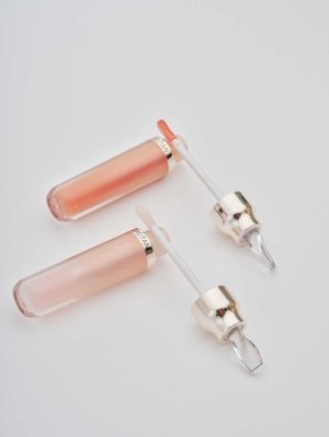 Частичка косметики от Мейтан