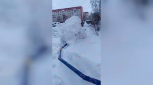 Новый выпуск блога "На Пике" Сургут плывёт? Кто восстановит сломанные коммунальщиками деревья?
