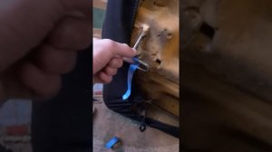 Устронение скрипа заднего сидения. Тайота Платз. Скрип сзади.