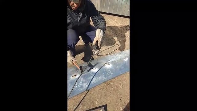 Сварочный аппарат Tesla MMA 280 в работе. Как правильно варить инвертором. смотреть онлайн