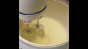 Взбитые сливки с сахарной пудрой за 4 минуты