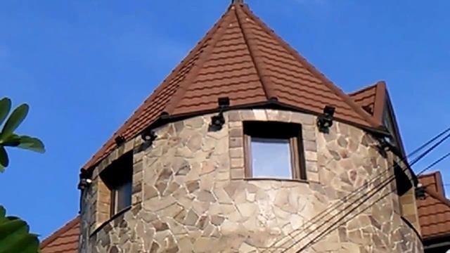 Алушта. Дом с башнями и котами. 2017г