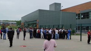 Миграционный центр в Сахарово. Чудовищное и демонстративное игнорирование социальной дистанции.