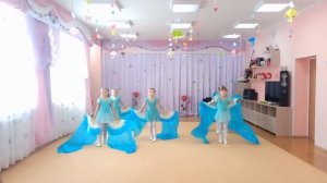 Танец девочек подготовительной группы под названием "Танец ветра" на районный конкурс "Динь - дон"