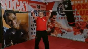 Упражнение с грифом, которое помогает развить скорость удара.
