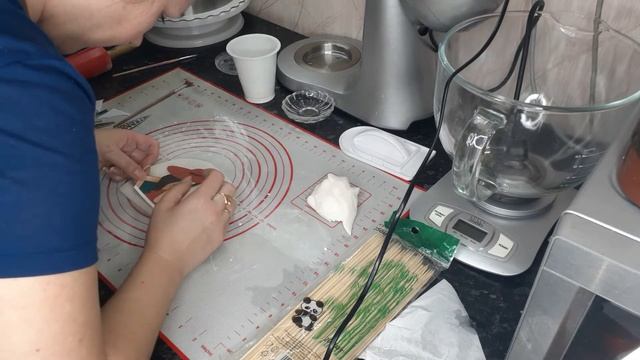 САХАРНАЯ КАРТИНКА НА МАСТИКЕ/ПОКАЗЫВАЮ,КАК ДЕЛАЮ смотреть онлайн