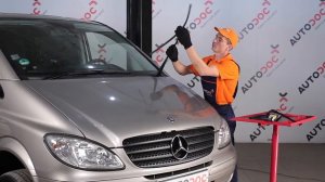 How to change wipers blades MERCEDES VITO W639 [TUTORIAL AUTODOC]