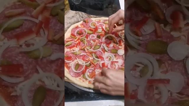 #pizza #пицца #пиццадома #пиццасколбасой смотреть онлайн