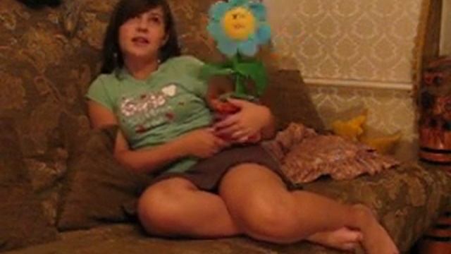 Детская песенка. Катя поёт с игрушкой. 12.10.2007. смотреть онлайн