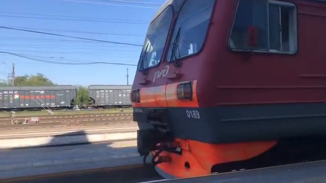 электричка встала на первые пути и ещё два поезда встали на первые пути поезда можете в моём YouTub смотреть онлайн