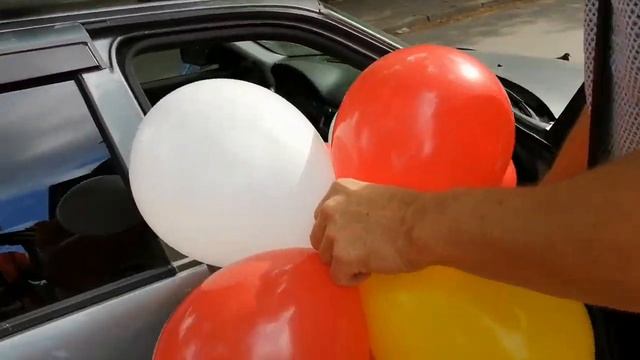 Гирлянда из шаров. Оформление магазина шарами.
