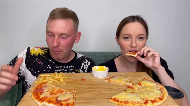 МУКБАНГ ПИЦЦА МНОГО СЫРА КАРТОШКА ФРИ MUKBANG PIZZA смотреть онлайн
