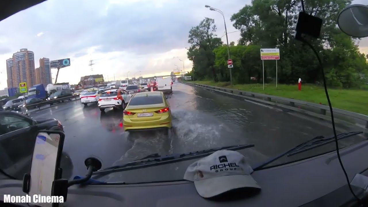 Московский ливень. На дорогах реки. Водная преграда на съезде с Горьковского шоссе на МКАД. 25.07.22 смотреть онлайн