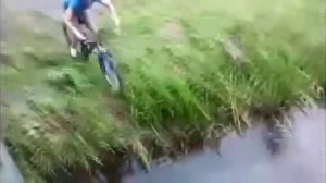 Смешные падение на велосипеде (подборка угара)