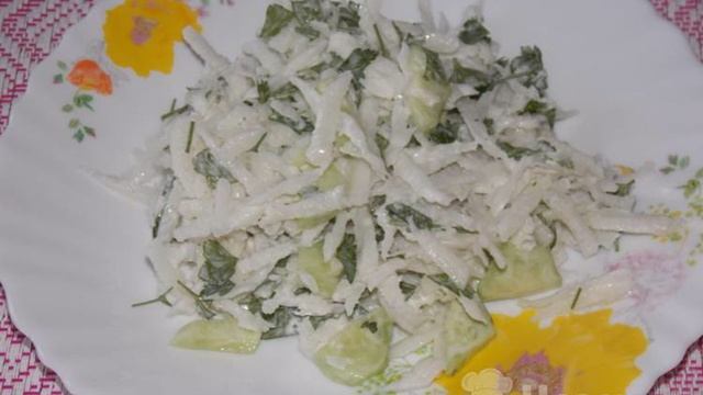 Салат из редьки с огурцом и майонезом