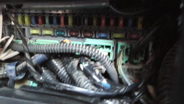 где стоит предохранитель на прикуриватель honda fit смотреть онлайн