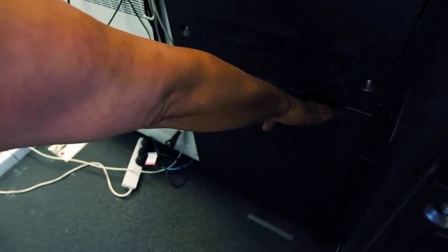 Revoria Press: How To Replace the Waste Toner Container смотреть онлайн