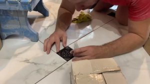 УКЛАДКА ПЛИТКИ НА ПОЛ ПО ДИАГОНАЛИ. Бюджетный ремонт кухни. Выпуск 2