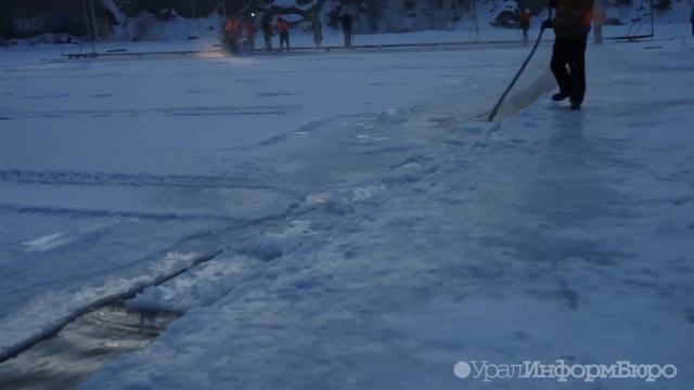 Заготовка льда для Ледового городка-2015 в Екатеринбурге