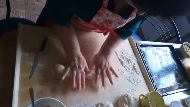Дрожжевые пирожки в духовке и на сковороде