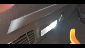 Замена лампы в багажнике Geely Coolray