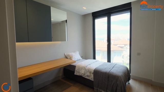 Лучший певец Киргизии Nurlan Nasip выбирает недвижимость в Турции в Анталии. RestProperty 4847