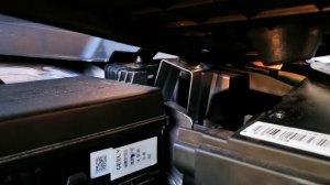 Замена ламп головного света Geely Coolray