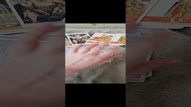 Что хочет сказать. Гадание для мужчин и женщин.