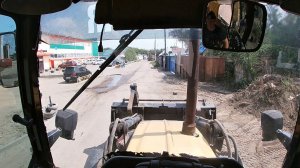 Часть № 1 Парковка из свалки. Работа экскаватора-погрузчика CATERPILLAR