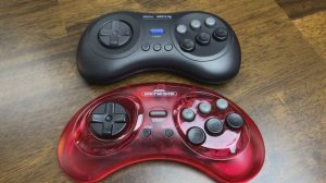 What is the best mega drive wireless controller? [ 8bitdo m30 vs Retrobit 8 button arcade pad ]